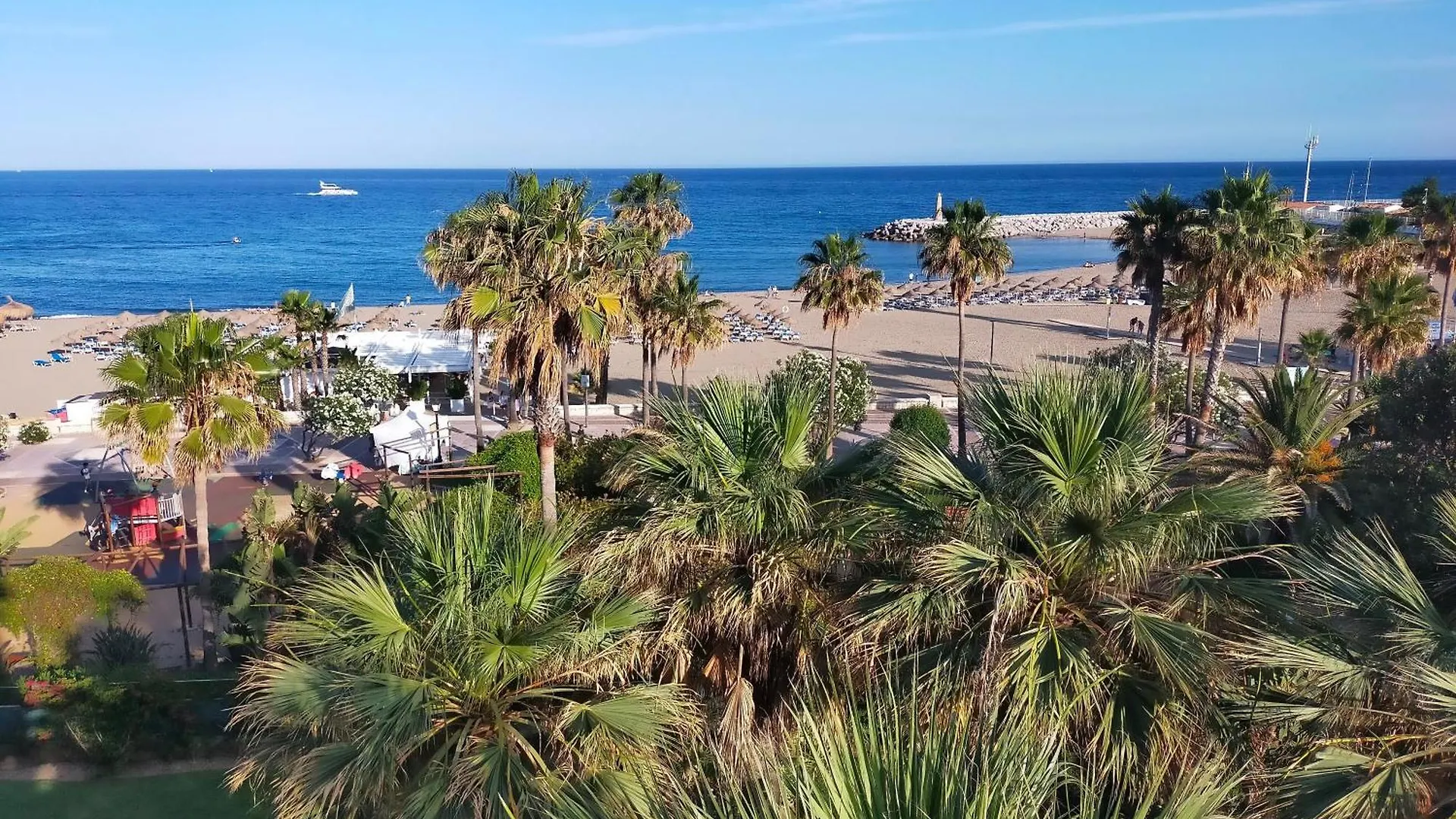 Primera Linea De Playa En Puerto Banus Marbella